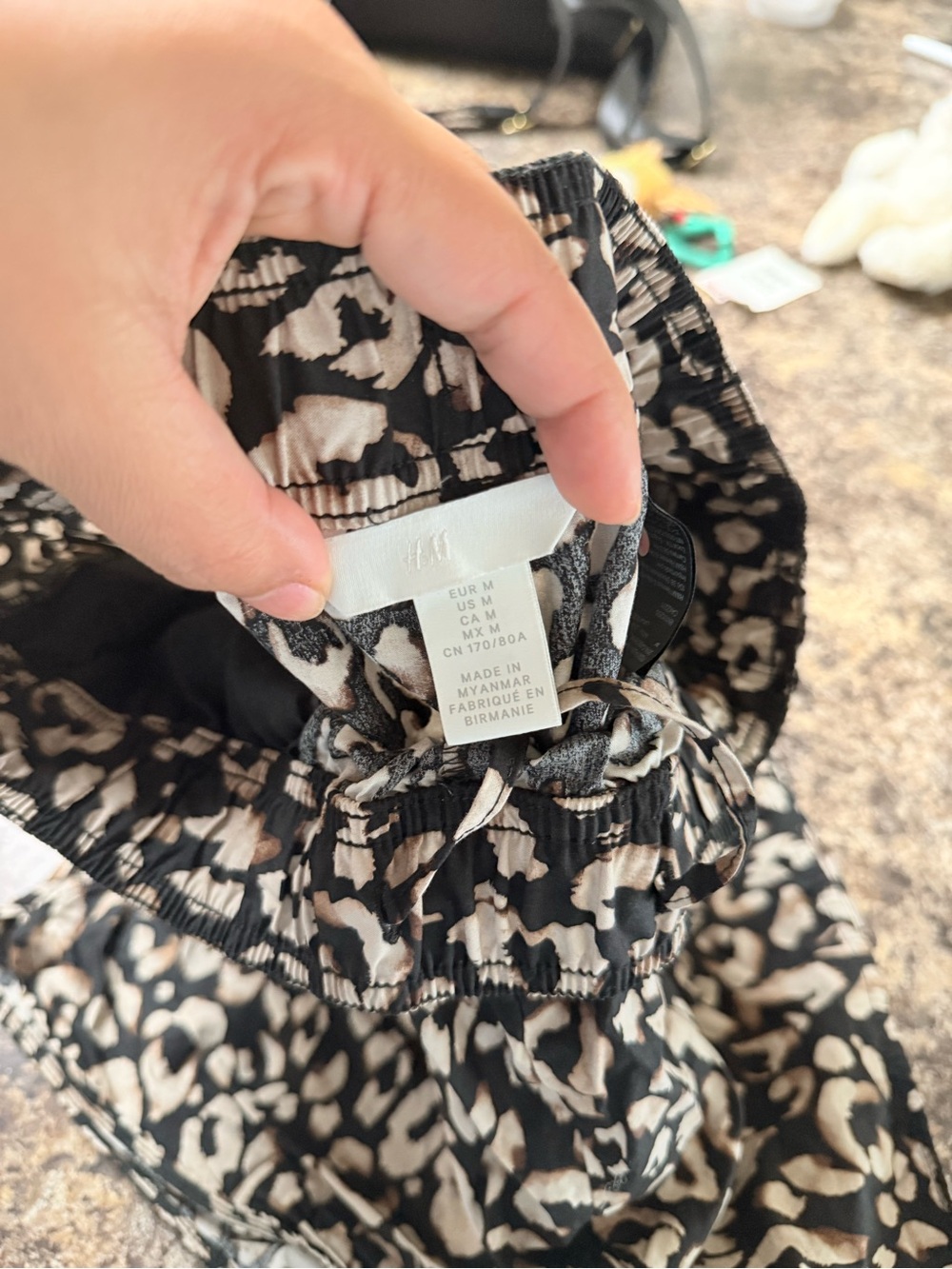 H&M Black & Cream Leopard Print Elastic Waist Athletic Shorts - Picture 4 of 5